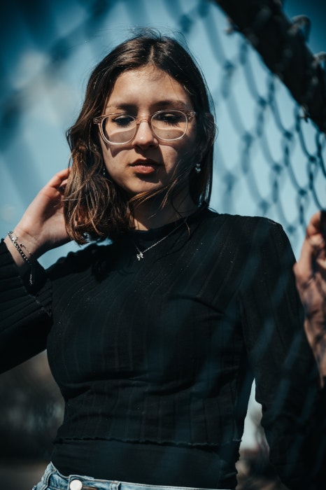 photo d'une femme avec des lunettes